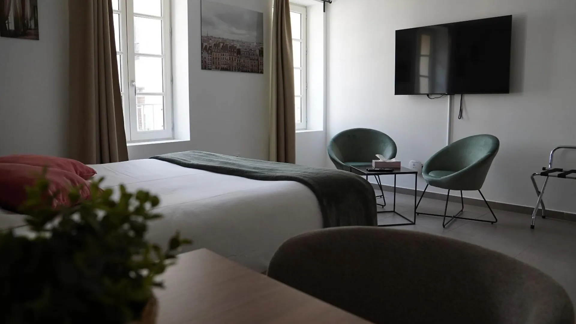 Sous Les Platanes Aparthotel Velaux