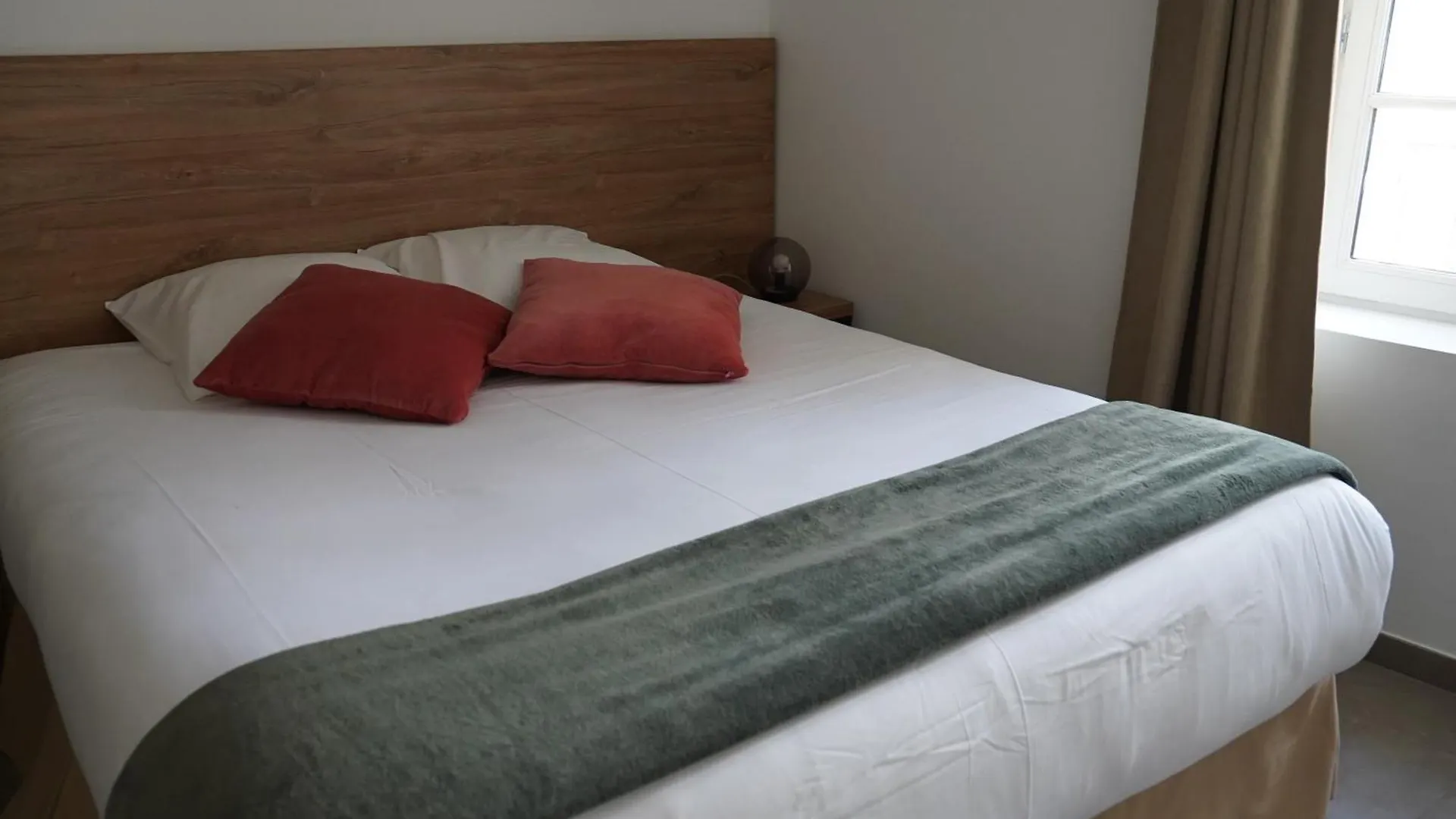 Sous Les Platanes Aparthotel Velaux